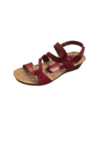 Sandale en cuir rouge à lanières multiples, semelle compensée et bride cheville pour femme.